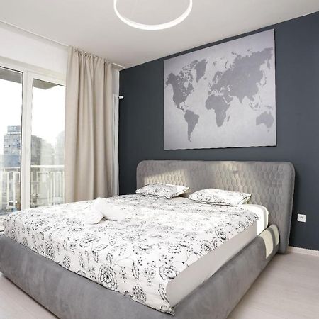 2 Bedroom Apartment With Amazing View In City Center Bucureşti Ngoại thất bức ảnh