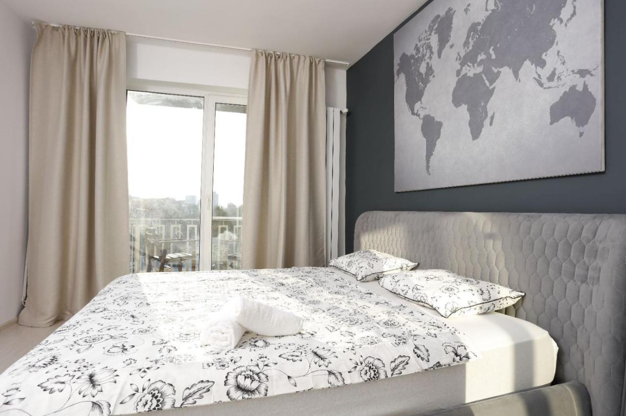 2 Bedroom Apartment With Amazing View In City Center Bucureşti Ngoại thất bức ảnh