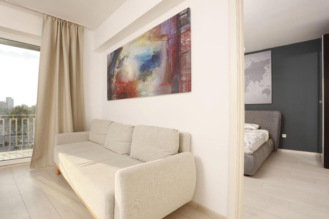 2 Bedroom Apartment With Amazing View In City Center Bucureşti Ngoại thất bức ảnh